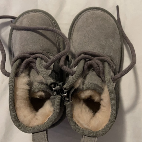 UGGS - Picture 9 of 16